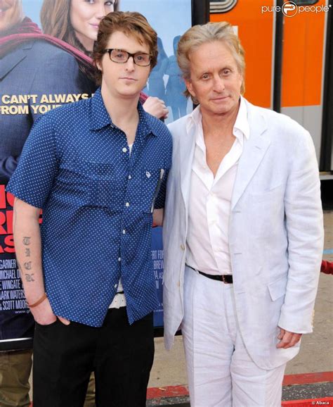 Wie der internetdienst tmz.com berichtete, fanden die beamten bei dem 30 jahre alten schauspieler das rauschmittel methamphetamin, das er angeblich verkaufen. Michael Douglas : Son fils Cameron restera près de dix ans ...