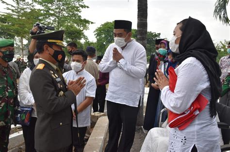 Didin zaenudin 27.365 views3 months ago. Pangkostrad Pimpin Pemakaman Letjen TNI (Purn) Hadi Waluyo ...