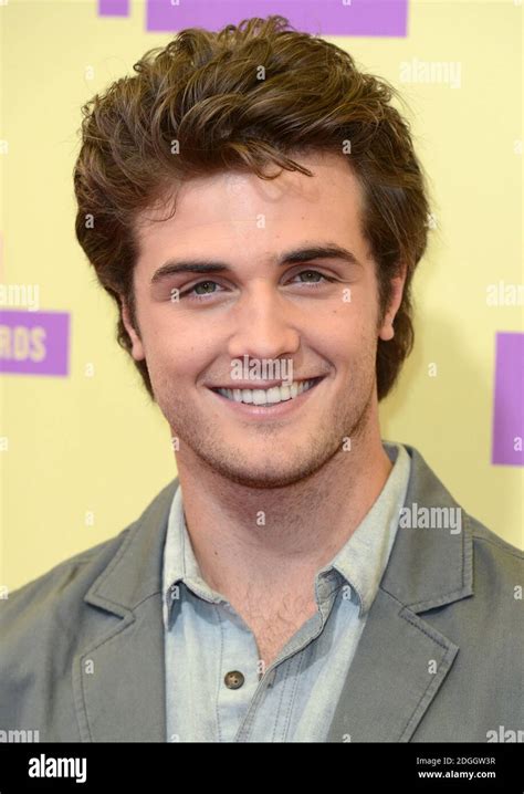Beau Mirchoff Arriving At The Mtv Video Music Awards The Staples