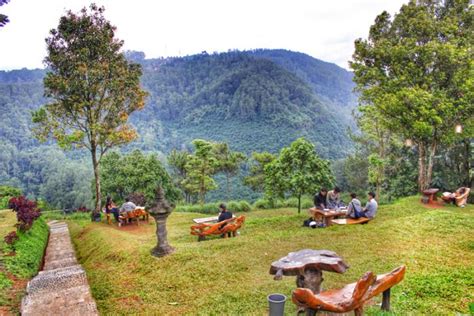 16 Tempat Wisata Alam Di Bandung Yang Akan Membuat Perasaanmu Jadi
