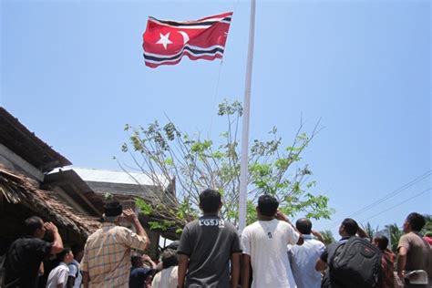 Polisi Tni Turunkan Bendera Bulan Bintang Di Aceh Satu Harapan