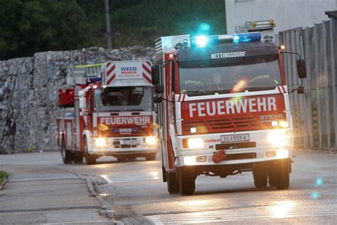 Auf tag24 erfährst du alles über brandursachen, kosten, folgen, infos über beteiligte wie opfer und täter. Feuerwehr im Einsatz Foto & Bild | reportage dokumentation ...