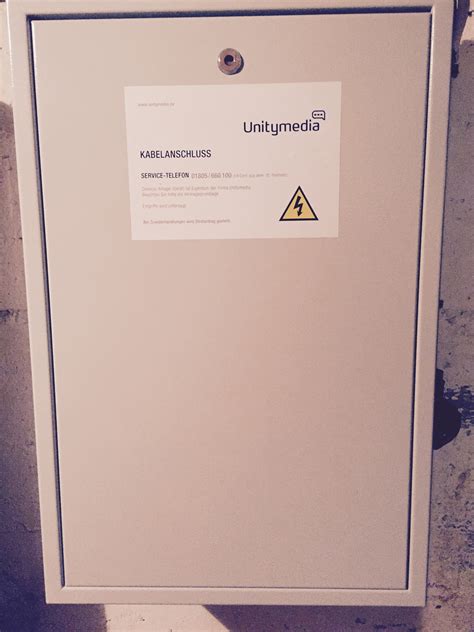 Der verteilerkasten liegt auf öffentlichem grund direkt an der grundstücksgrenze. 52 Best Pictures Telekom Verteilerkasten Im Haus ...