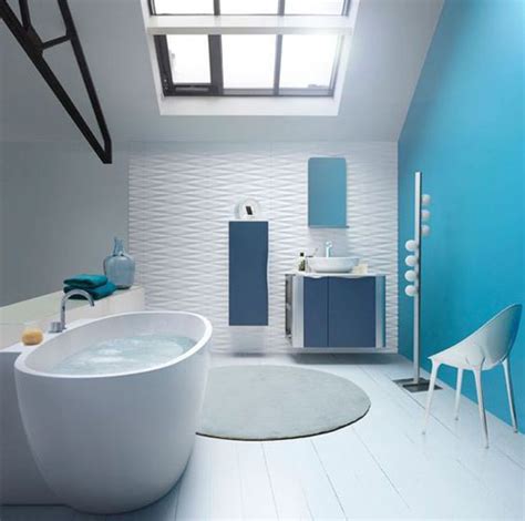 Par exemple, dans cette salle de bains, le bleu canard investit l'espace via un total look zelliges, un carrelage marocain qui a le vent en poupe. Les 5 couleurs tendance pour une salle de bain en 2018 ...