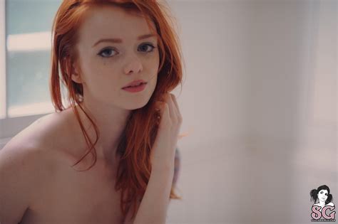 Women Redhead Long Hair Nude Lass Suicide Model British Women