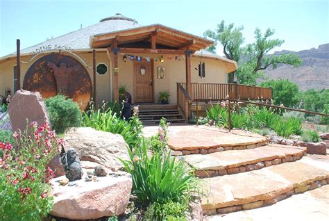 Red Moon Lodge and Retreat - Bed and Breakfast - Moab, Utah