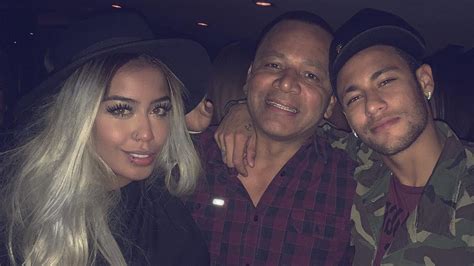 Neymar fehlte in der vergangenheit ausgerechnet immer dann seinen teams, wenn seine schwester geburtstag hatte. Zu doll gejubelt: Neymars Schwester nach WM-Spiel verletzt ...
