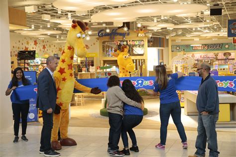 New Toys R Us First New Store Now Open In Garden State Plaza Lupon