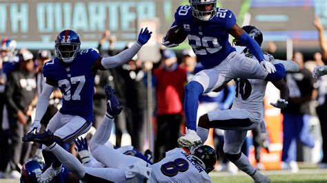 Giants Come Back As Defense Forces Two Late Turnovers The New York Times