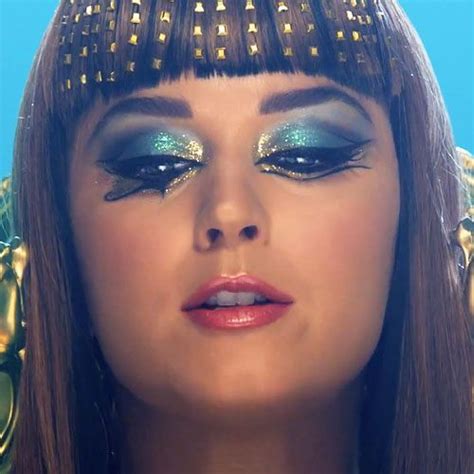 Katy Perrys Makeup Photos And Products Steal Her Style