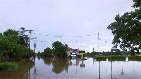 Australischer Premier ruft wegen Überflutungen Notstand aus oe24 at