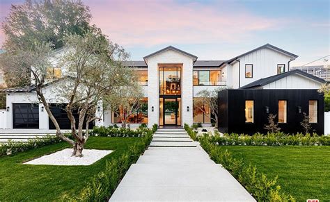 Newly Built 9000 Square Foot Modern Farmhouse In Encino Ca The