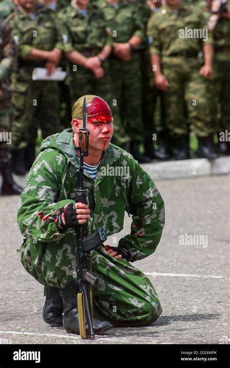 Soldados Rusos Miembros De Las Fuerzas Especiales Spetsnaz Demuestran