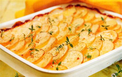 Reserve 1 tablespoon of the sauce in a small bowl. Scalloped Potatoes Recipe (Low Fat) - RecipeMatic