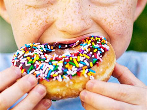 Talking weight loss with kids may increase their unhealthy eating ...