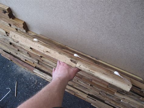 Wie wäre es mit einer wand aus holzblöcken? Montage Holz Wandverkleidungen | BS-Holzdesign