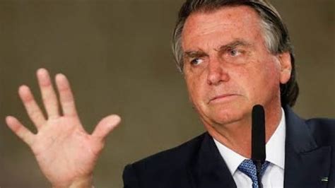Bolsonaro pode ter direitos políticos cassados e ficar sem salário do