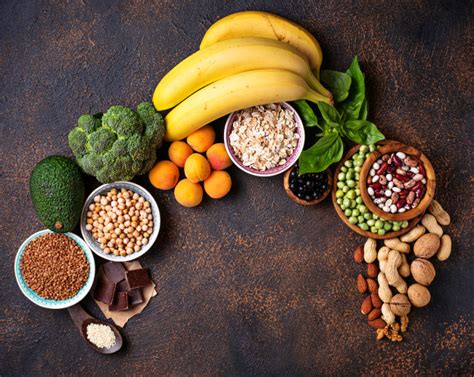 Los 10 alimentos yard bird civil authority contenido de magnesio, alimentos que contienen magnesio, magnesio. Surtido de alimentos que contienen magnesio. | Foto Premium