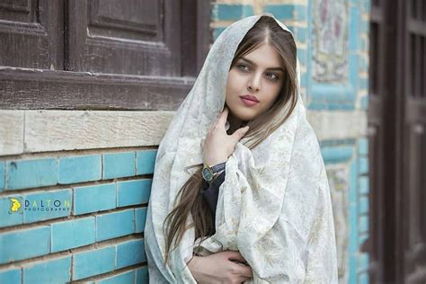ژست عکس دخترانه باحجاب Persian Beauties Iranian Girl Iranian Beauty