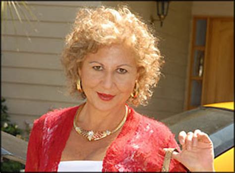 María teresita de jesús reyes aleuanlli (4 şubat 1950, osorno ), teresita reyes olarak bilinen şilili oyuncu. Teresita Reyes confirmada para "Rebelde Way" | Fotech.cl