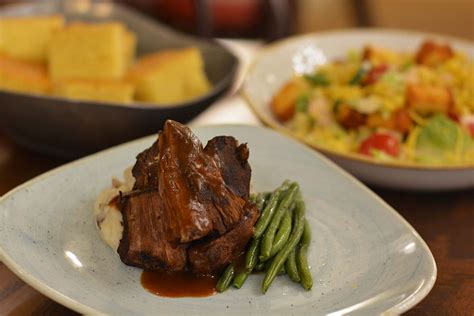 Before you begin eating your way through magic kingdom, you need to know: Table-Service Dining Coming to The Diamond Horseshoe in ...