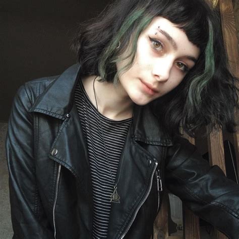 S E N S I T I V E 不同 Short Grunge Hair Hair Styles Hair Inspiration