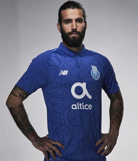 Uefa.com is the official site of uefa, the union of european football associations, and the governing body of football in europe. FC Porto apresenta camisola alternativa - Onefootball Brasil