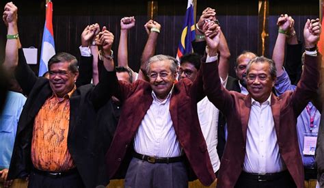 10 senarai gaji menteri yang tertinggi di malaysia tahun 2018 menurut sumber yang baru dilaporkan, inilah 10 senarai gaji menteri yang tertinggi di malaysia! Mahathir Umumkan 13 Nama Calon Menteri - Medcom.id