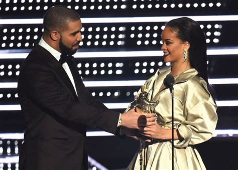 rihanna leaves drake hanging at the mtv vmas as he tries to kiss her metro news