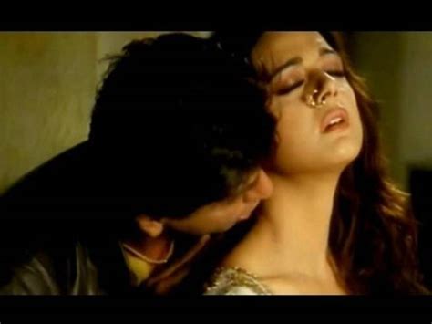 Veer Zaara Shahrukh Khan And Preity Zinta Hot Scene