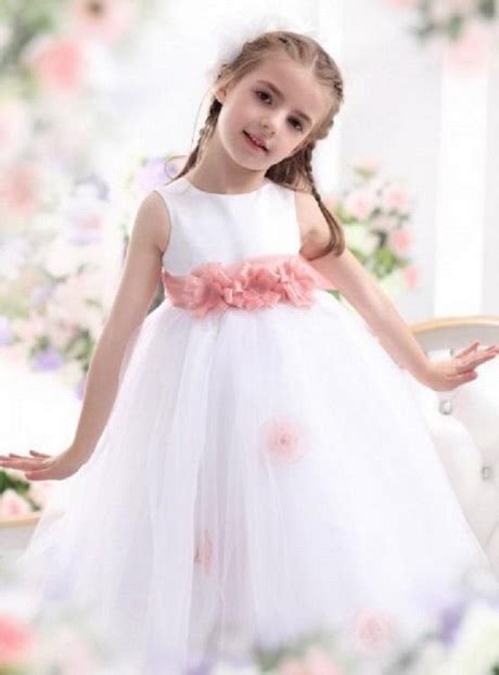 Ecco per te degli abiti cerimonia bambina a cui ispirati per non sbagliare e per fare la scelta giusta. Vestiti cerimonia bambina 2016