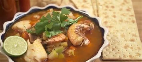 Si bien puedes utilizarlo para agregarlo a un arroz o plato de pescado o, si lo prefieres, lo puedes tomar solo. Caldo de Pescado Mexicano - La Michocana Meat Market