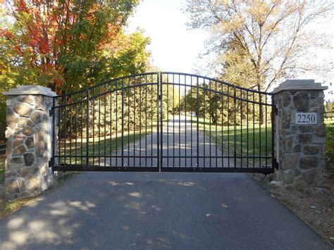 3 Reasons You Should Install An Iron Driveway Gate At Your Home