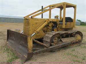 The d6k2 is the fastest of caterpillar™s medium size dozers weighing just under 15 short tons and featuring a cat c4.4 acert twin turbo diesel engine. 1956 Caterpillar D6 dozer | Item K5710 | 7-16-2015