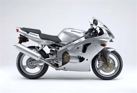 Review and walkaround of kawasaki's 2008 zzr600. KAWASAKI ZZR600 - Review and photos