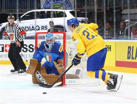 Russia shoots down czechs for bronze. ЧМ-2019 по хоккею. Швеция забросила в ворота Италии восемь ...
