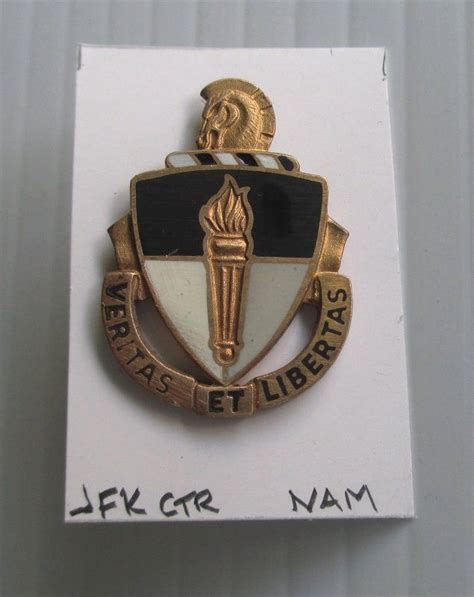 1 John F Kennedy Special Warfare Center Army Insignia Pin Warfare