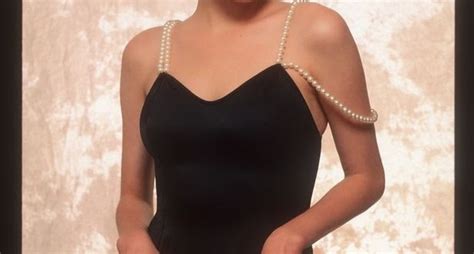 Checkout Unseen Photos Of A Lingerie Clad Angelina Jolie At 16years Old Gossip Mill Nigeria