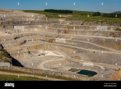 Limestone Quarry Uk Hi Res Stock Photography And Images Alamy