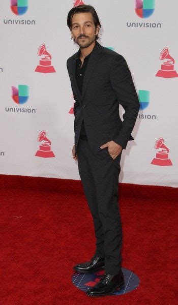 Diego Luna The 17th Annual Latin Grammy Awards Red Carpet Famousfix