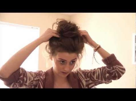 3 jane feels uncomfortable with other people. How to do a high messy bun - YouTube