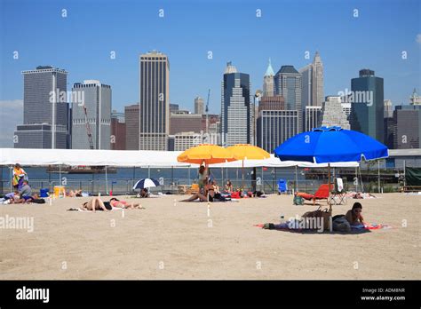 Brooklyn Bridge Park Beach With View Of Manhattan Skyline Brooklyn