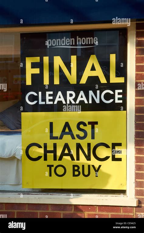 Final Clearance Sale Sign In A Shop Window Stock Photo Alamy