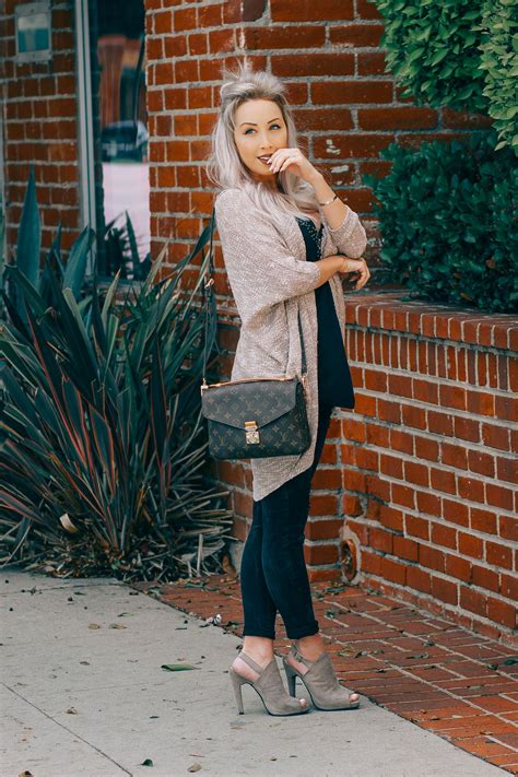 a black and beige look blondie in the city night outfits date night outfit fashion