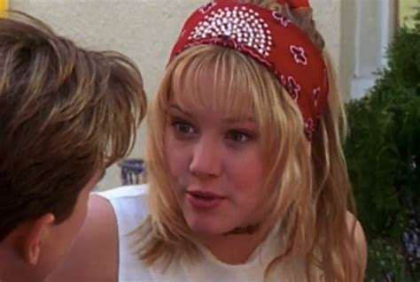 lizzie mcguire reboot first look at hilary duff s new hair