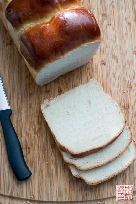 This sourdough hokkaido milk bread with tangzhong combines two of my favorite bread techniques, using sourdough starter to leaven bread, and using the tangzhong method. Hokkaido Milk Bread: The Tangzhong Method - Dessert First