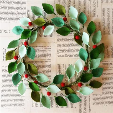 20 Modern Christmas Wreath With Felt Leaves And Holly Etsy Unique