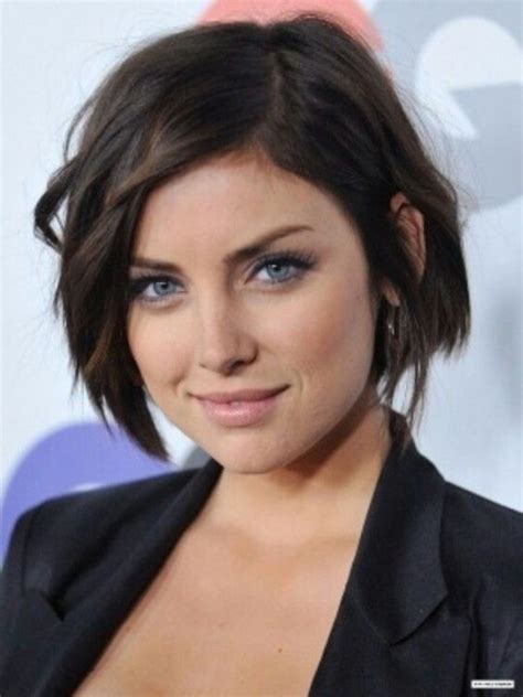 This hairstyle for square face accentuates but doesn't draw too much attention to your jaw. square_face_short_hairstyle_women_2 - Short Hairstyles 2018