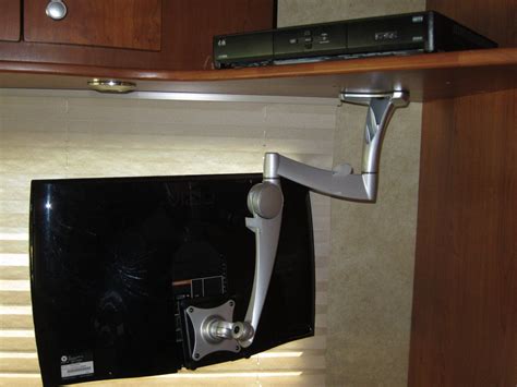 Kitchen Under Cabinet Tv With Wifi Amazon Com Venturer Klv3915 15 4