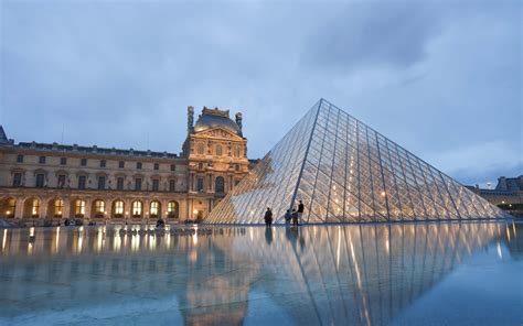 The Louvre Louvre Pyramid Louvre Pyramids Gambaran